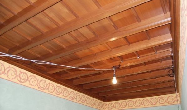 verniciatura soffitto a cassettoni